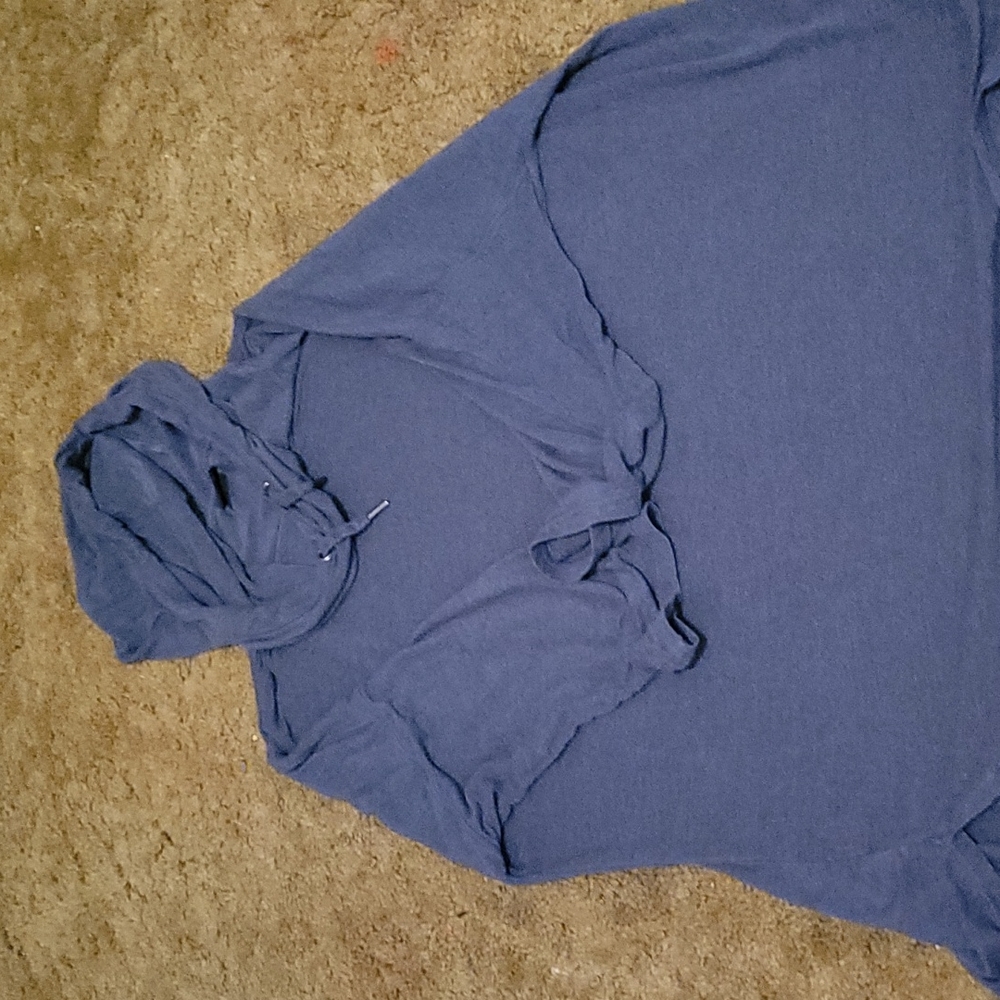 Workout shirt/hoodie (DOES NOT HAVE POCKETS)